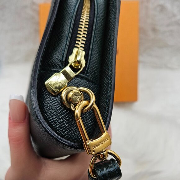 Louis Vuitton Green Taiga Leather Clutch - Picture 8 of 17